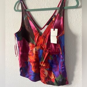 NWT Ted Baker
Atheri Printed V Neck Cami Top size 2, very sexy elegant
